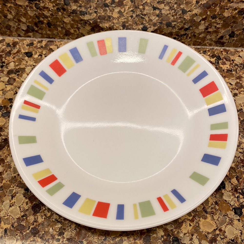 ‘Memphis’ (Corelle) by Corning bread plate